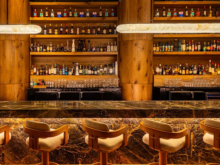 Zonă de bar la restaurantul Baldi