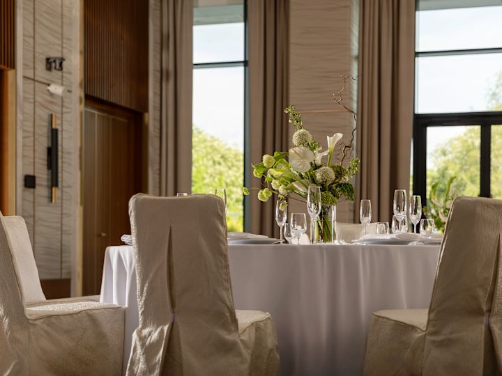 O masă în sala de bal GRAND ASTORIA pentru un banchet