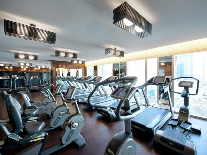 Treadmills and Exercise Bikes in Fitness Center 
