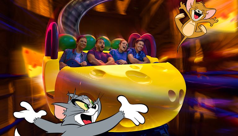 eine Gruppe von Personen bei einer Fahrt in Warner Bros World