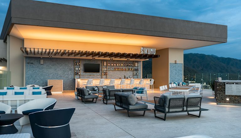 Bar y lounge al aire libre