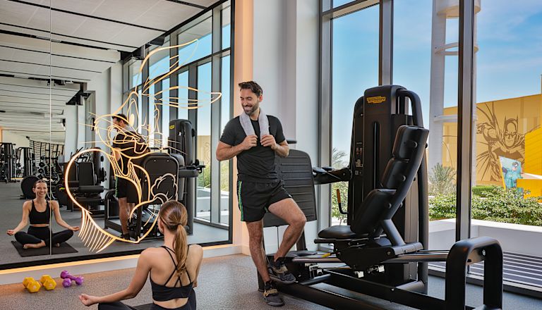 Mann und Frau im Fitness Center