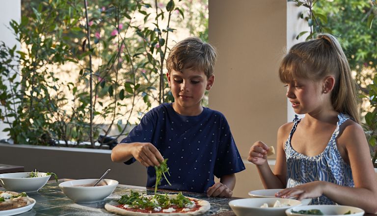 Kids Making Pizza 