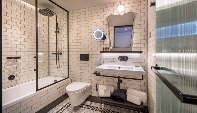 Baño comunicado con la habitación