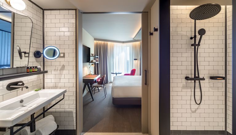 Baño comunicado con la habitación