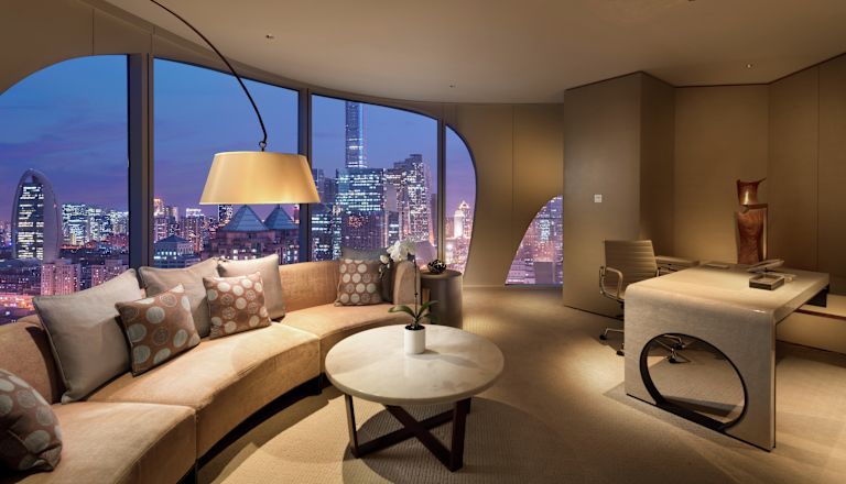 Executive King suite met loungegedeelte en uitzicht naar buiten