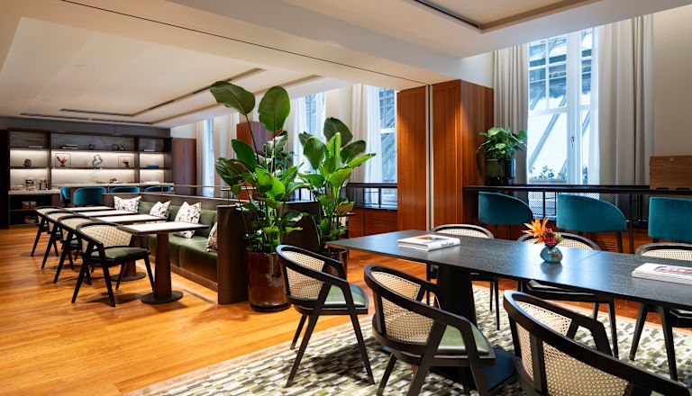 Esstische in der Executive Lounge