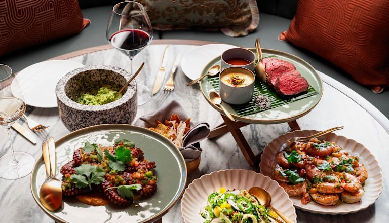Restaurant GRETA OTO Hamburg – Esstisch, erlesene Köstlichkeiten