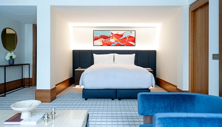 Zimmer mit blauen Akzenten, 1 Bett, Clubsessel