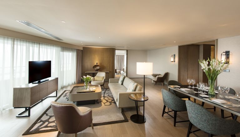 suite lounge area with dining table