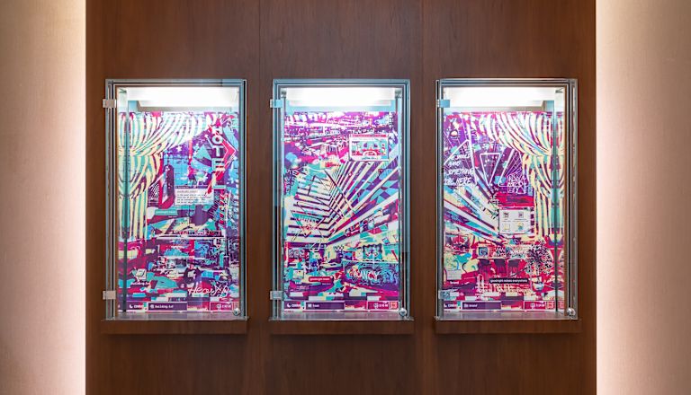 Konstverk i hotellets lobby