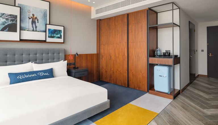 Barrierefreies Zimmer mit Kingsize-Bett