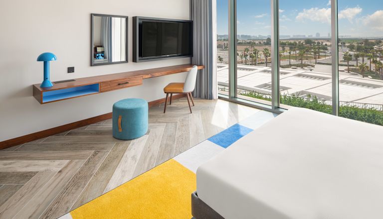 Barrierefreies Zimmer mit Kingsize-Bett