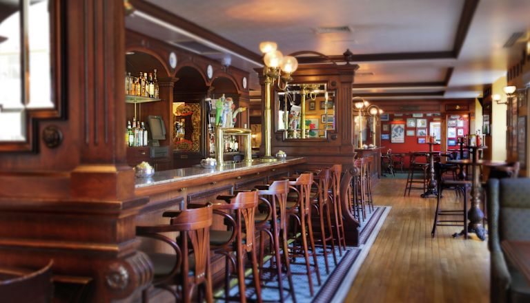Kitty O'Sheas Huber Bar