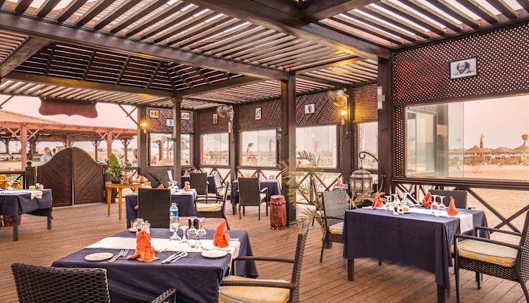 Amasis restaurant seating