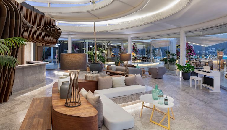 Patio Lounge bij schemering