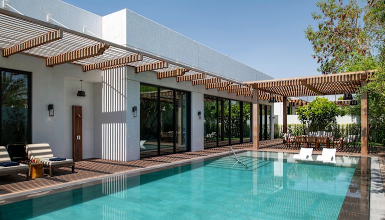 Piscina privata e gazebo in una villa