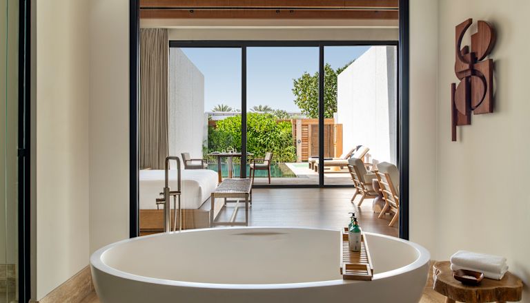Suite - Vasca da bagno con piscina privata