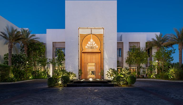Esterno hotel Maysan Doha di notte