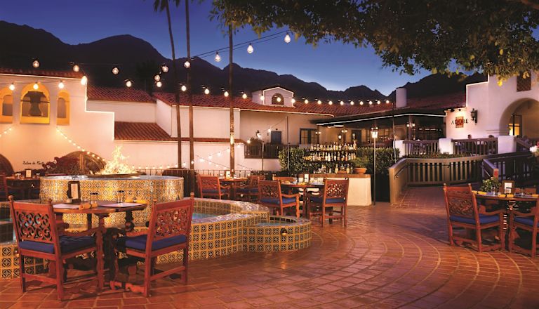 Outdoor Dining Plaza