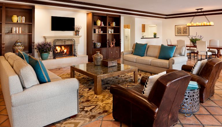 Eisenhower Suite Living Room with Fireplace