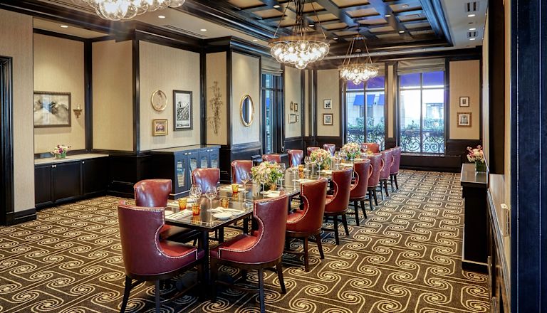 Sala de jantar privativa do quarto Saint Germain