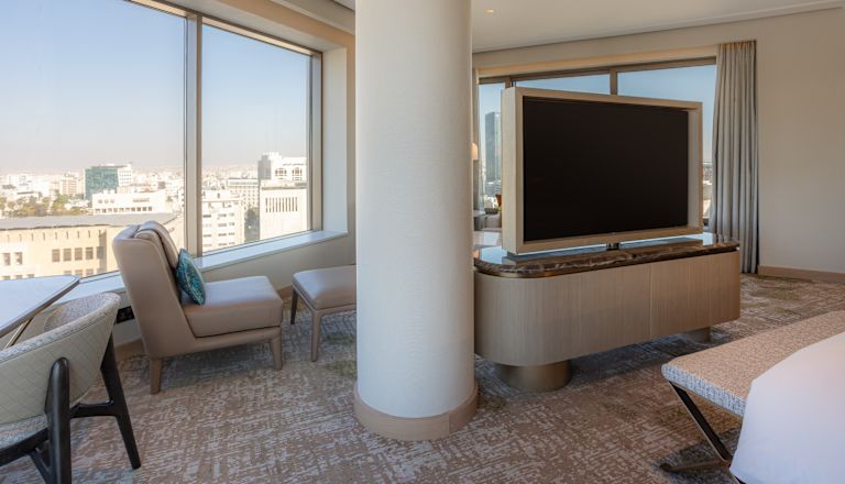 King Club Signia Panoramic Suite with Lounge Chair