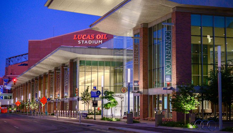 Konferenční centrum Indiana Convention Center a stadion Lucas Oil Stadium