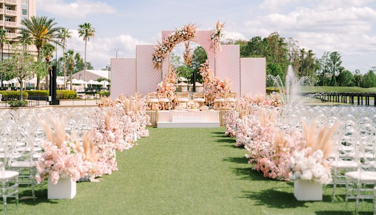Disposición de asientos para bodas al aire libre
