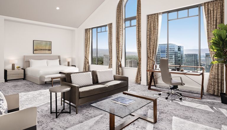 Zonă lounge apartament Premium cu canapea și birou de lucru