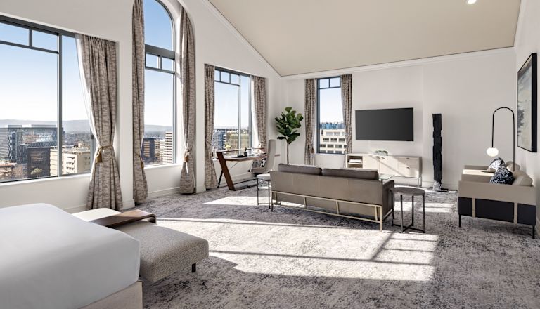Apartament Premium cu cameră de zi cu canapea și televizor