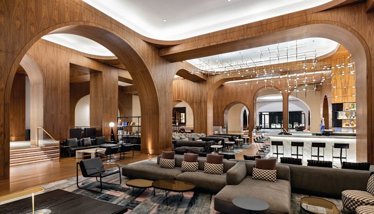 Bar AJI și Robata cu scaune în lounge