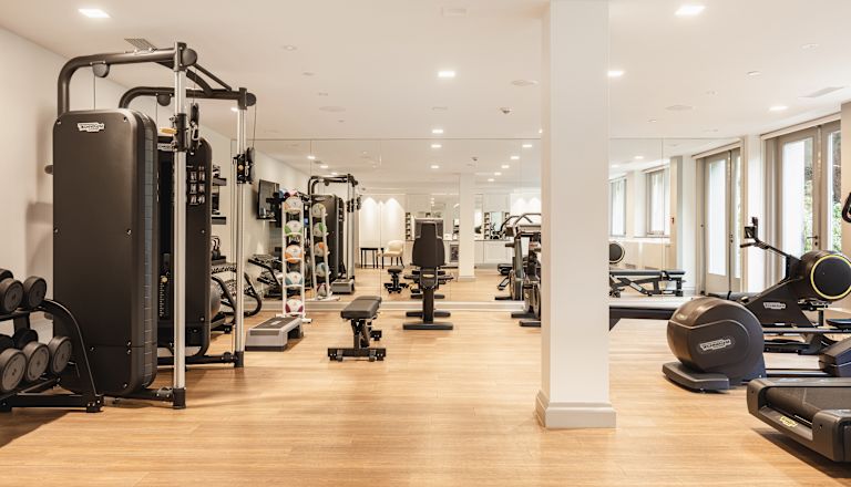 Ampio fitness center con moderne attrezzature