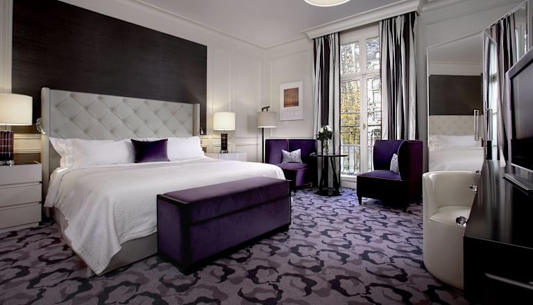 Suite Deluxe con letto king size e vista sul giardino