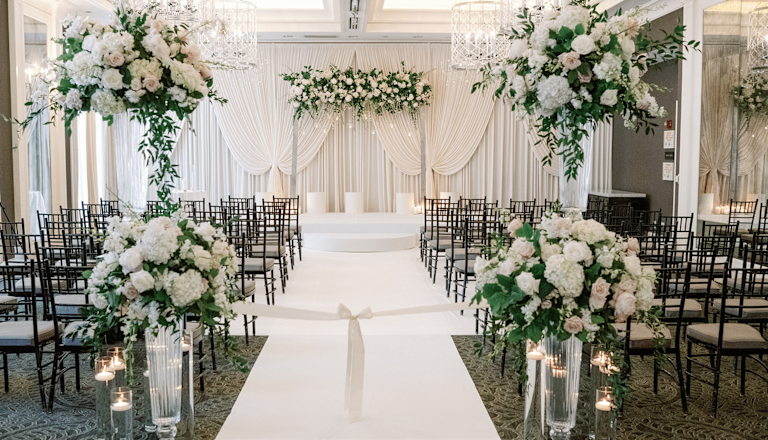 Celebração de casamento em um salão de festas