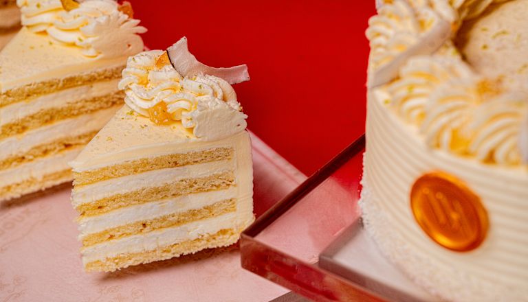 Các miếng bánh trên đĩa tại Ledoux