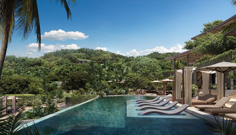 Área de la piscina al aire libre con divanes y sombrillas