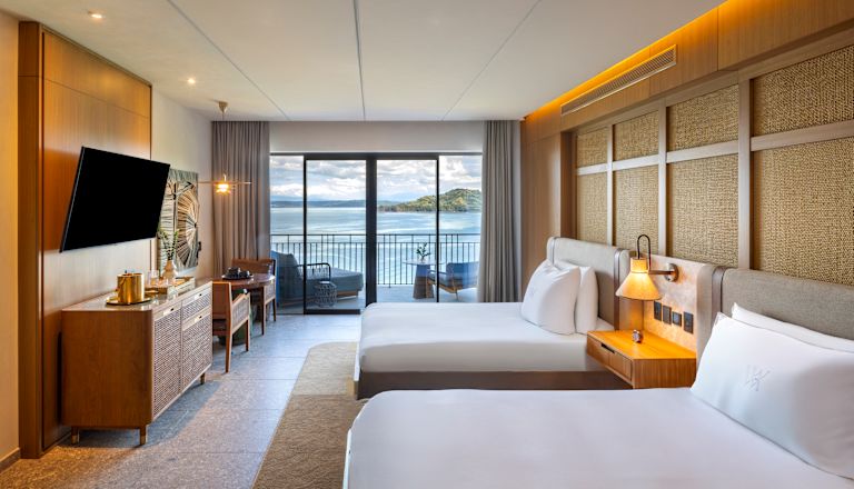 Habitación con vista al mar y dos camas Queen