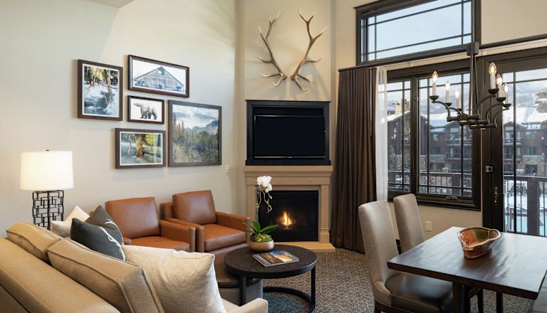 Lounge area with TV and table