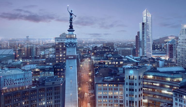 Panorama Indianapolis s hotelem nad okolními budovami