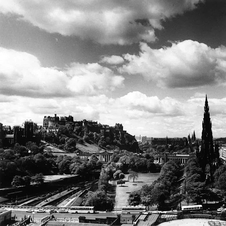 Old aerial shot of Edinburgh