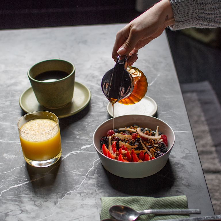 Cibo per la prima colazione al tavolo