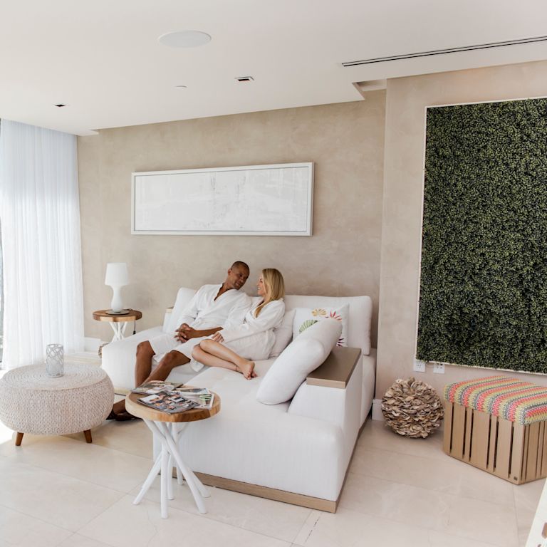Cameră cu lounge la malul plajei pentru spa-ul diplomat