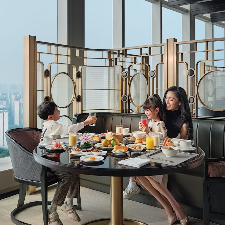 guests eating breakfast