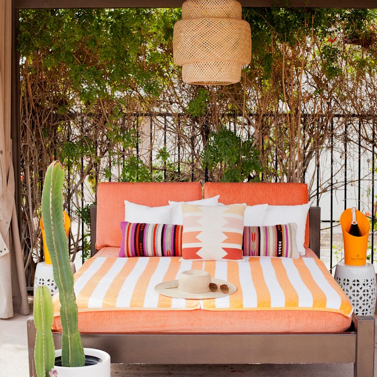 Exterior lounger with hat and sunglasses