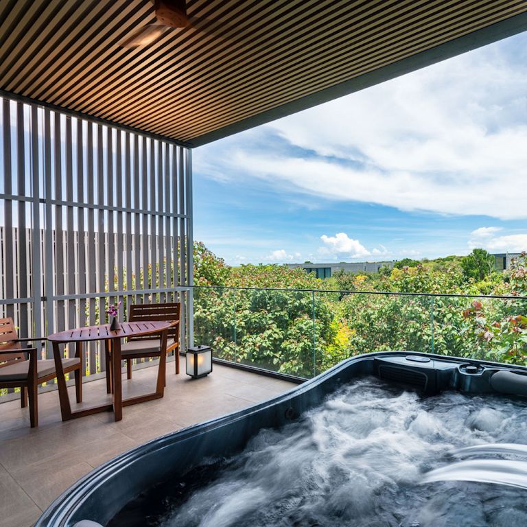 Deluxe Room with Balcony and Bathtub