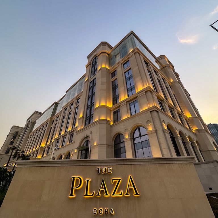 Esterno hotel con insegna