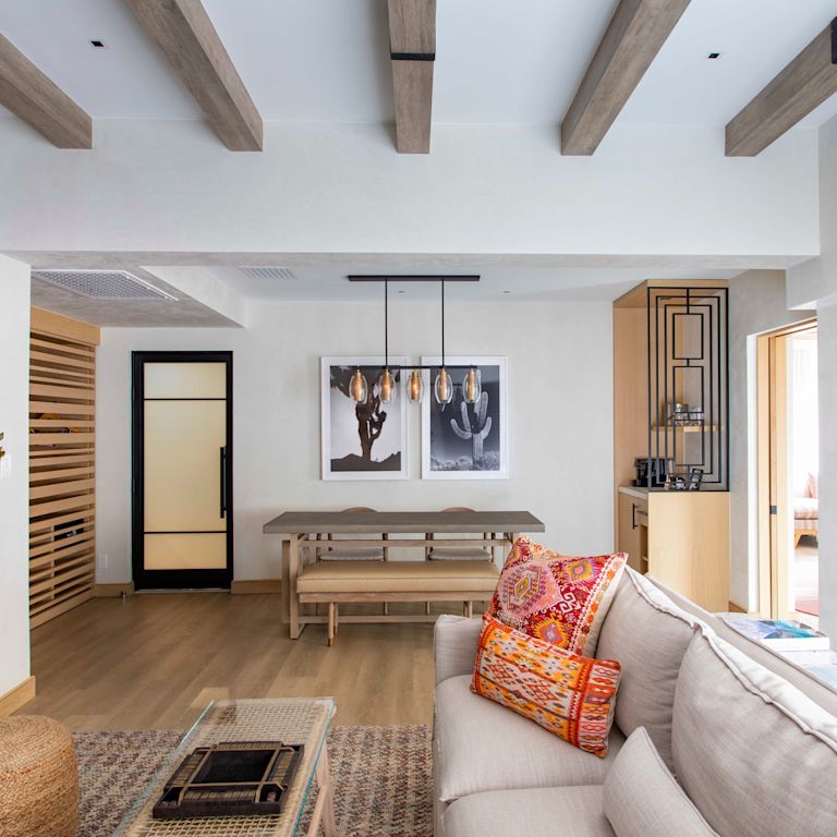 Lounge Alanı ve Masa