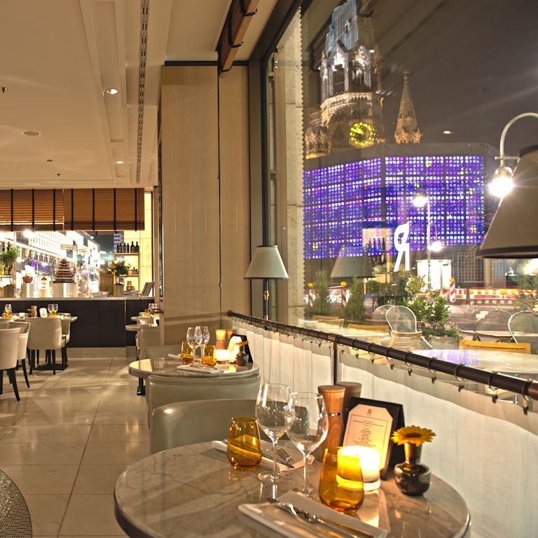 Restaurant dining room