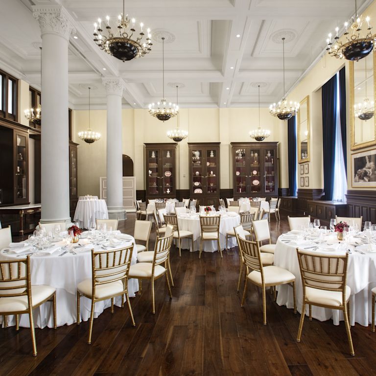 Lincoln Round Ballroom Table Setup